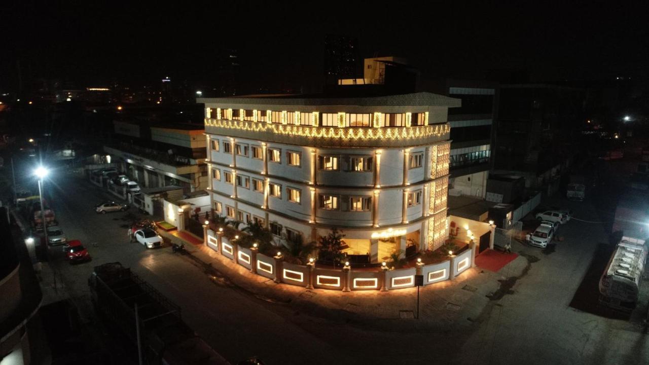 The Royal Palace Hotel 400703 Nova Bombaim Exterior foto